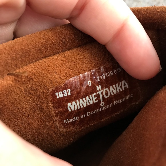 Minnetonka Brown Three Layer Fringe Moccasin Boot - Picture 6 of 9